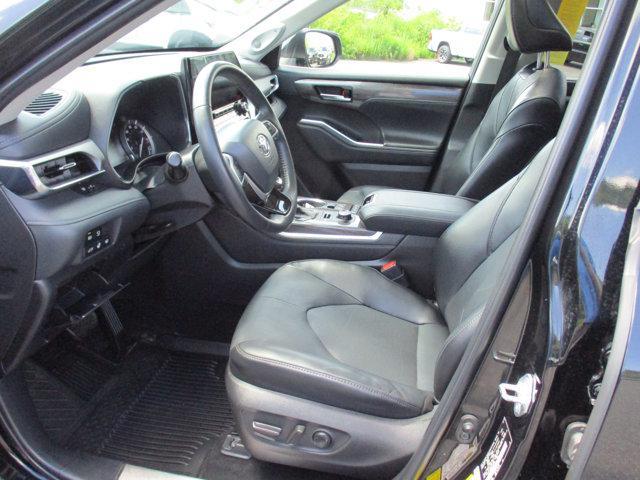 used 2022 Toyota Highlander car, priced at $39,995