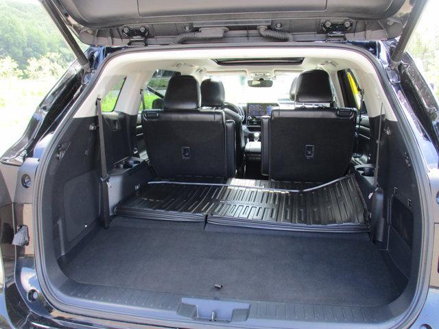 used 2022 Toyota Highlander car, priced at $39,995