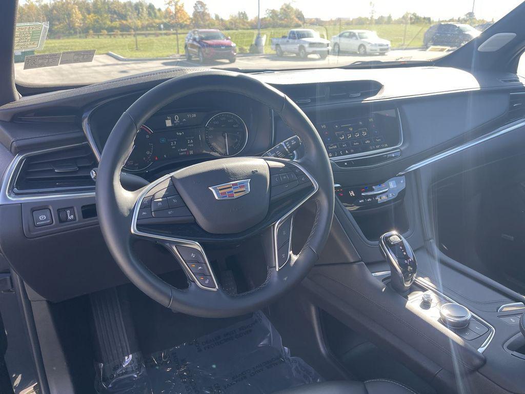 used 2025 Cadillac XT5 car, priced at $42,800