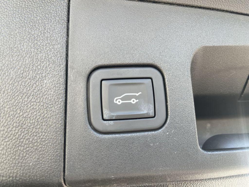 used 2025 Cadillac XT5 car, priced at $42,800