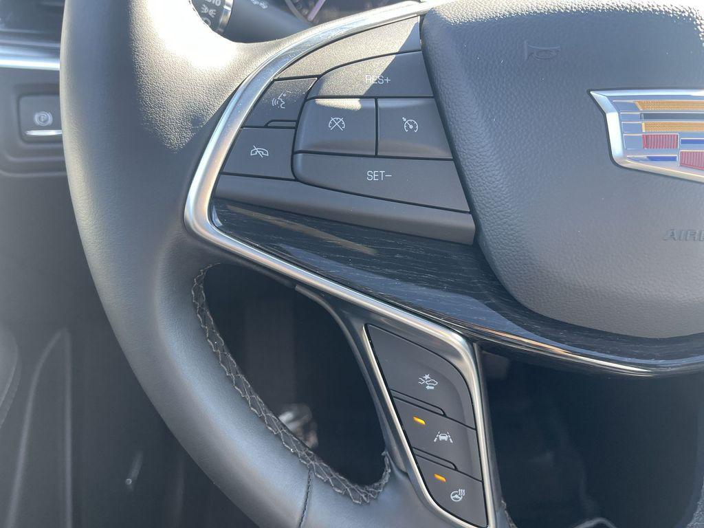 used 2025 Cadillac XT5 car, priced at $42,800