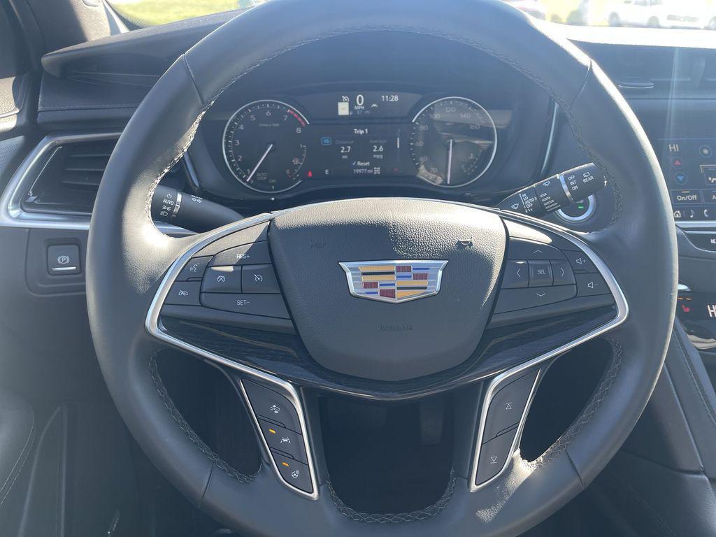 used 2025 Cadillac XT5 car, priced at $42,800