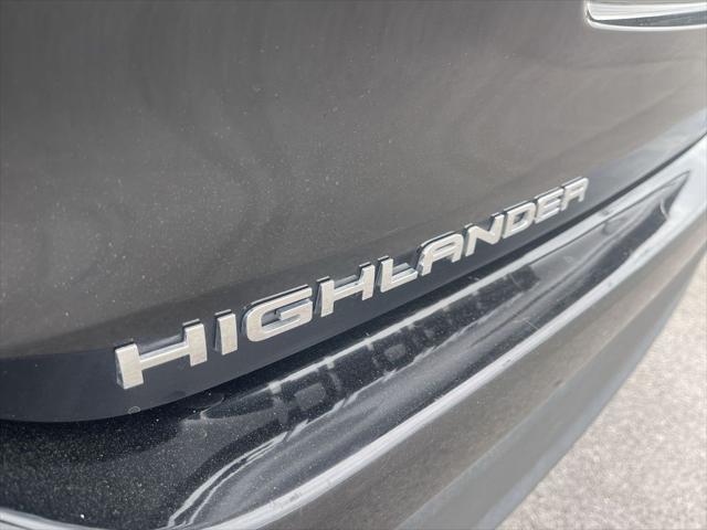 used 2024 Toyota Highlander car, priced at $39,900