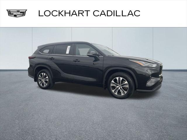 used 2024 Toyota Highlander car, priced at $39,900