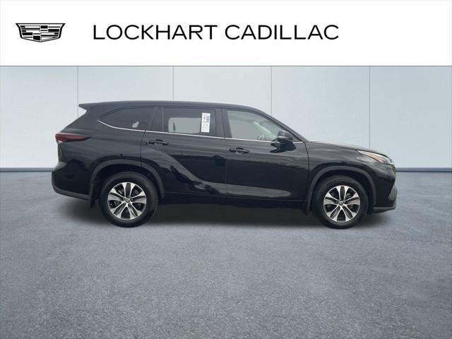 used 2024 Toyota Highlander car, priced at $39,900
