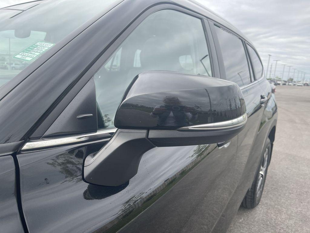 used 2024 Toyota Highlander car, priced at $39,000