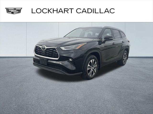 used 2024 Toyota Highlander car, priced at $39,900