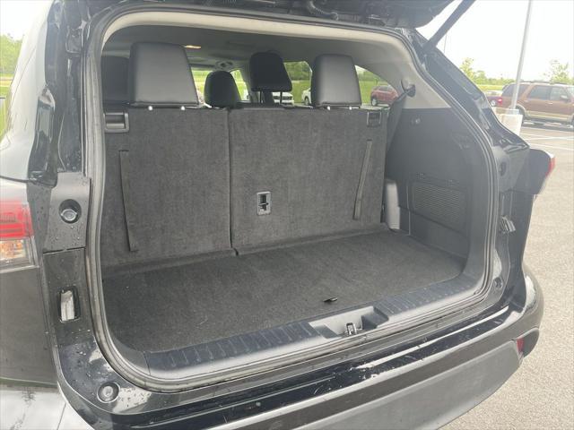 used 2024 Toyota Highlander car, priced at $39,900