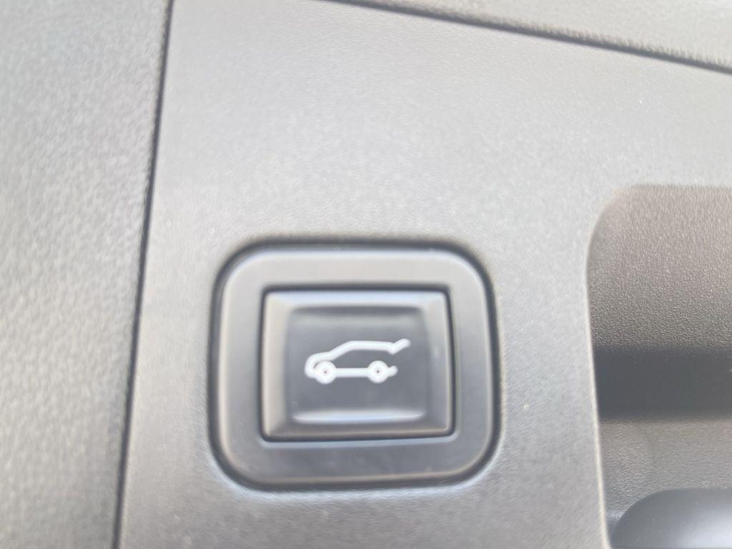 used 2022 Cadillac XT5 car, priced at $27,760
