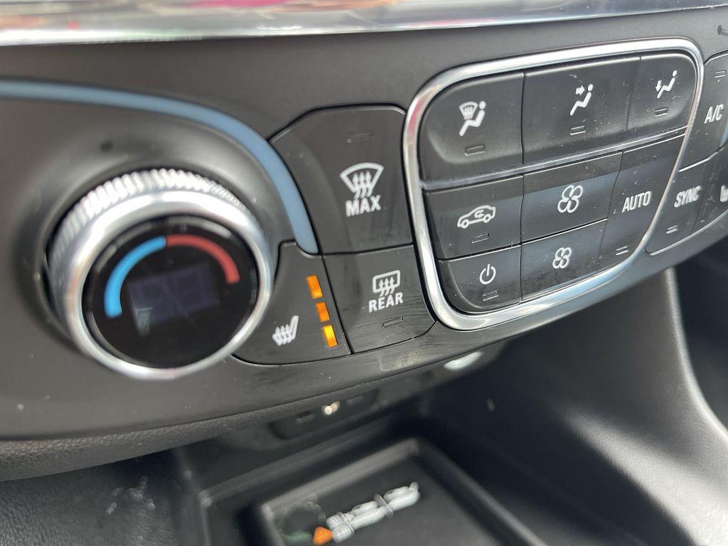 used 2023 Chevrolet Traverse car, priced at $32,185