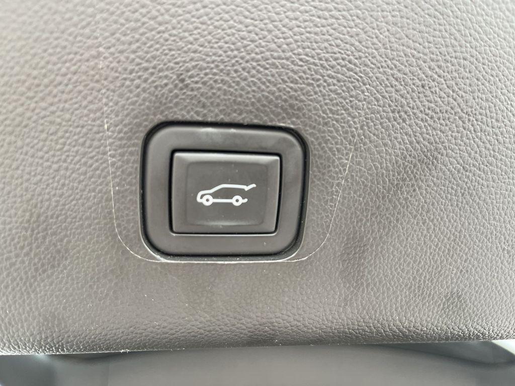 used 2023 Chevrolet Traverse car, priced at $32,185
