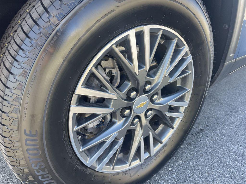 used 2025 Chevrolet Traverse car, priced at $35,269