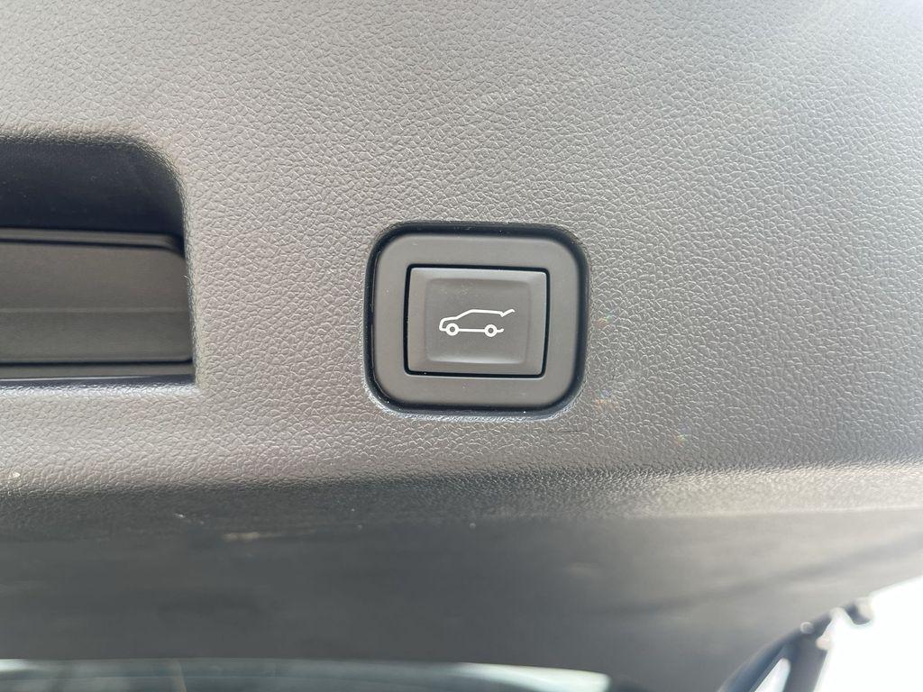 used 2025 Chevrolet Traverse car, priced at $35,269