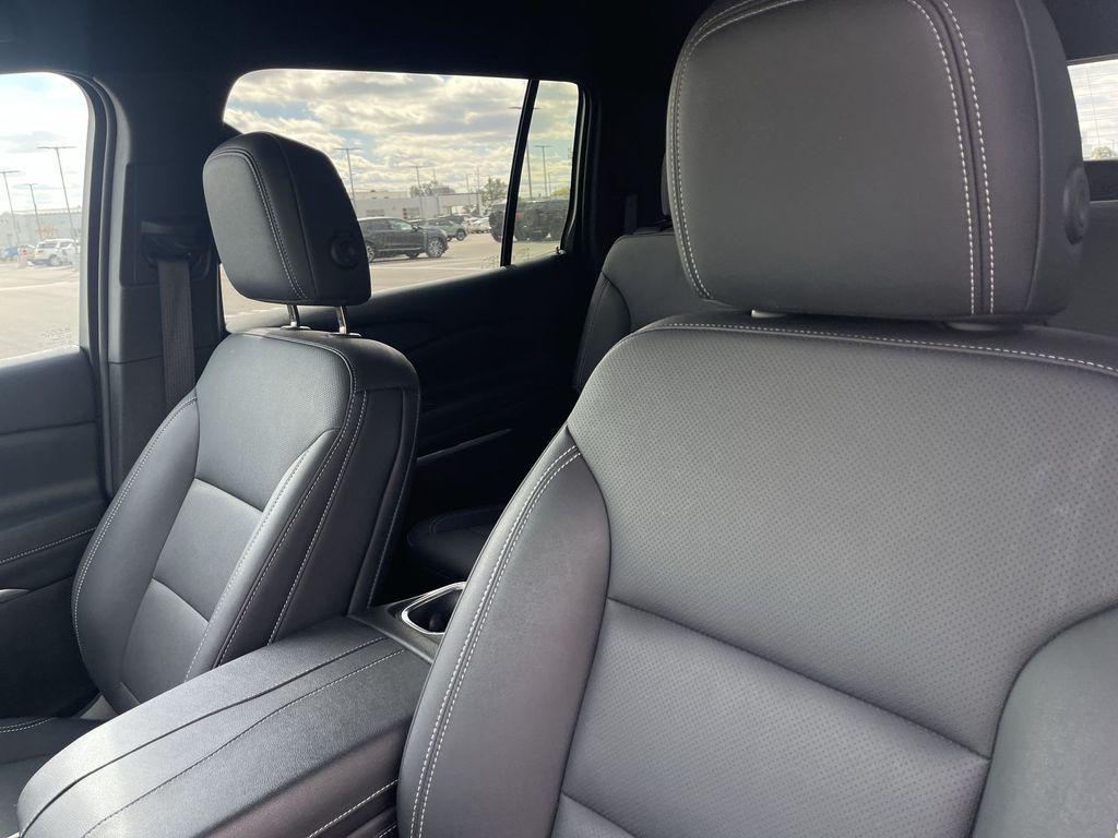 used 2025 Chevrolet Traverse car, priced at $35,269