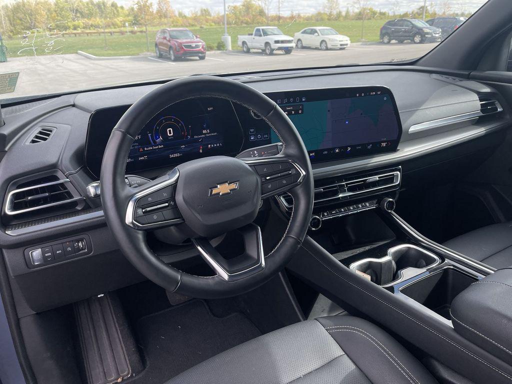 used 2025 Chevrolet Traverse car, priced at $35,269