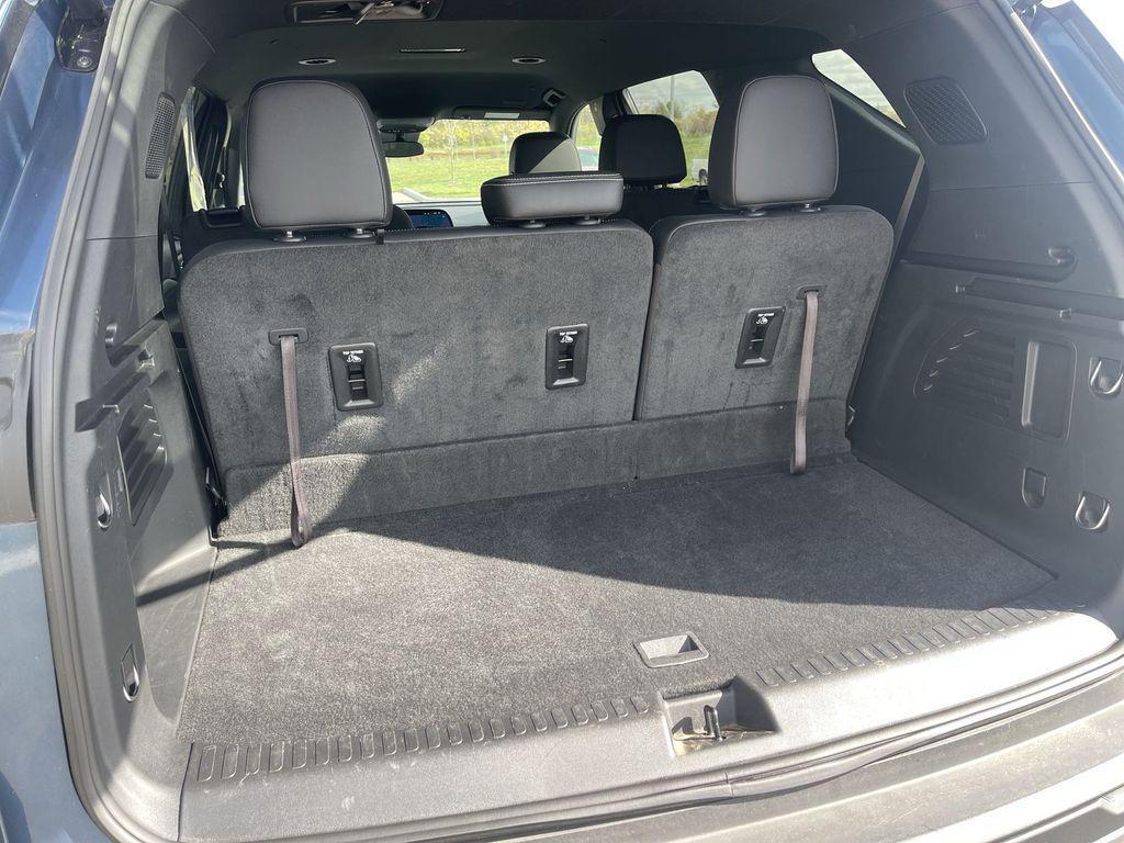 used 2025 Chevrolet Traverse car, priced at $35,269