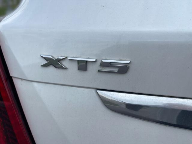 used 2022 Cadillac XT5 car, priced at $30,450
