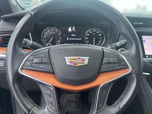 used 2022 Cadillac XT5 car, priced at $32,900