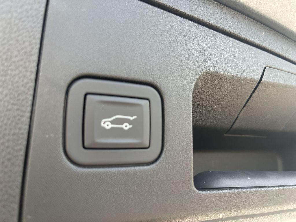 used 2025 Cadillac XT4 car, priced at $38,357