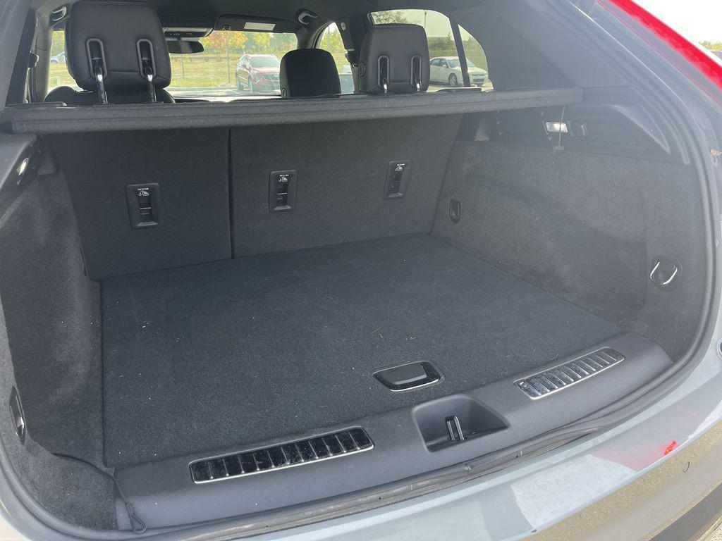 used 2025 Cadillac XT4 car, priced at $38,357