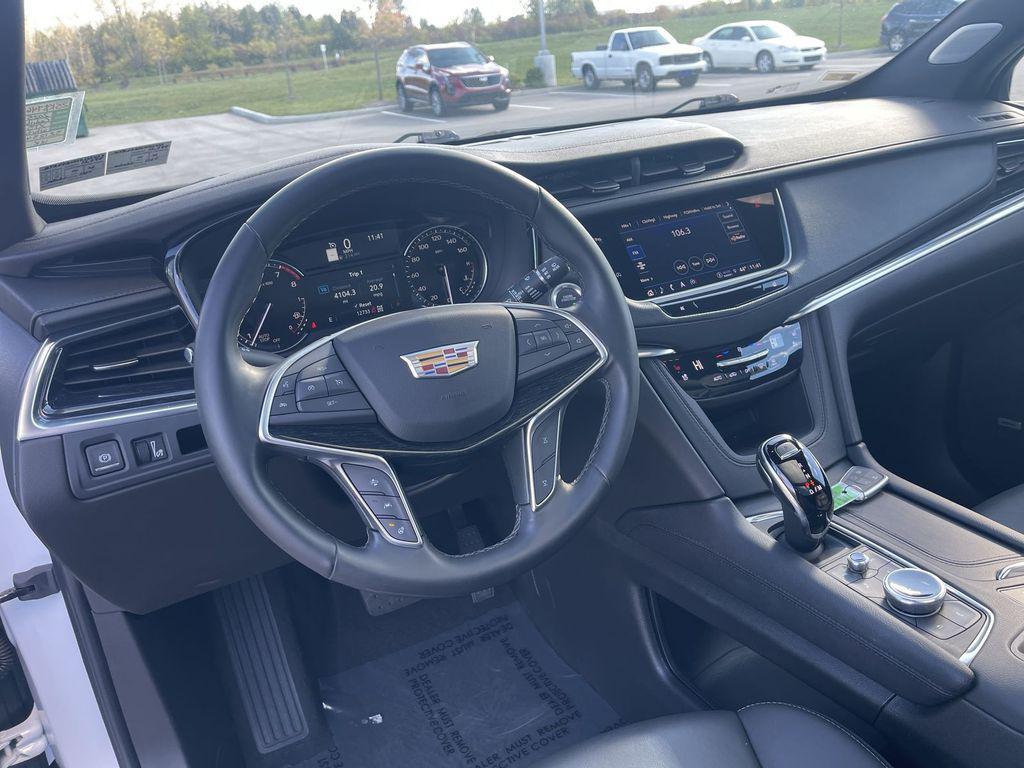 used 2025 Cadillac XT5 car, priced at $44,502