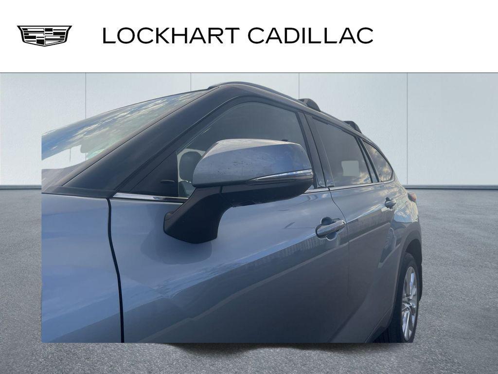 used 2022 Toyota Highlander car, priced at $37,198