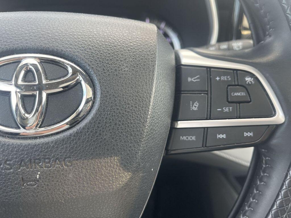 used 2022 Toyota Highlander car, priced at $37,198