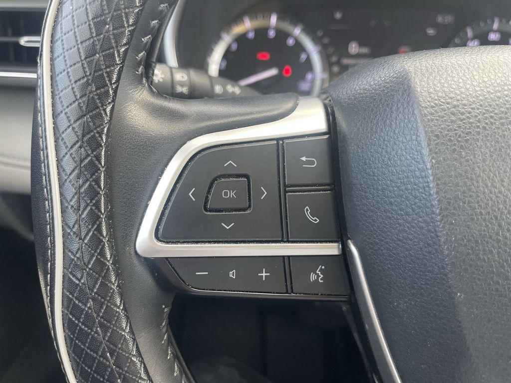 used 2022 Toyota Highlander car, priced at $37,198