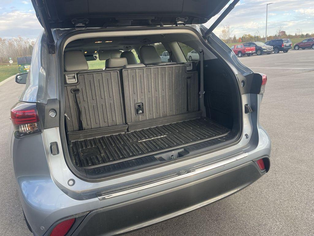 used 2022 Toyota Highlander car, priced at $37,198