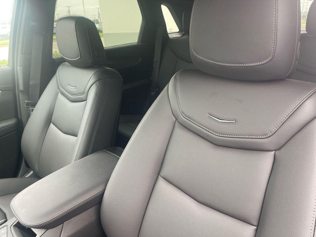 new 2025 Cadillac XT5 car, priced at $48,315