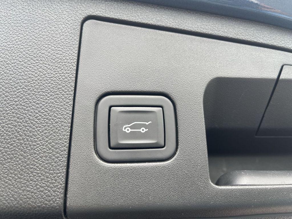 used 2024 Cadillac XT4 car, priced at $28,993