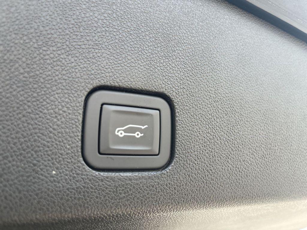 used 2025 Cadillac XT6 car, priced at $46,666