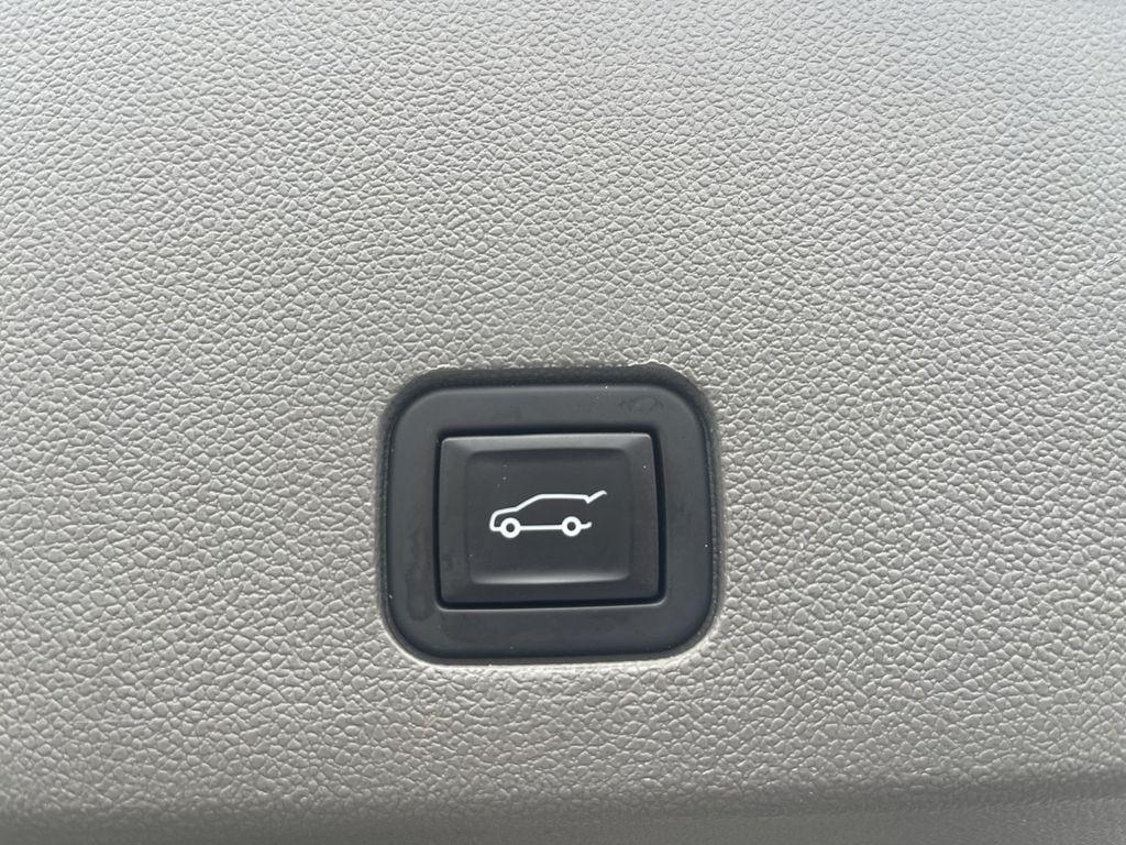 used 2023 Cadillac XT6 car, priced at $37,000