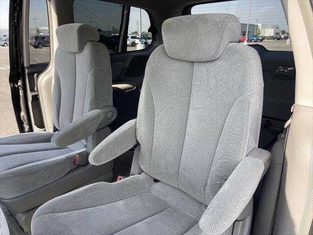 used 2006 Kia Sedona car, priced at $6,000