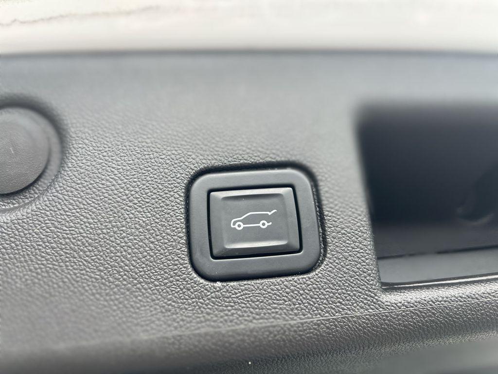 used 2022 Chevrolet Equinox car, priced at $23,633