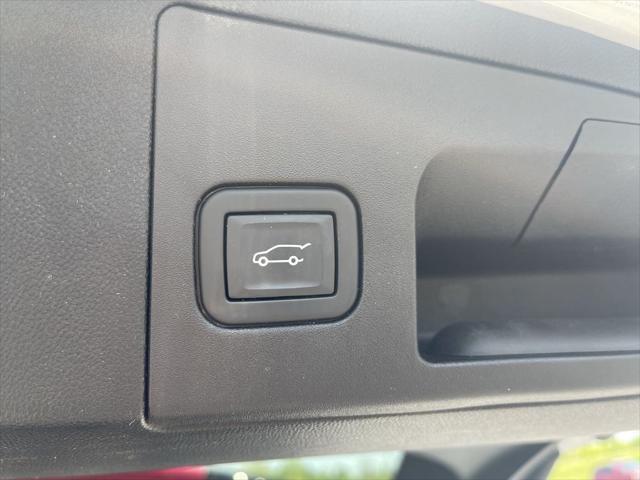 used 2022 Cadillac XT5 car, priced at $30,250