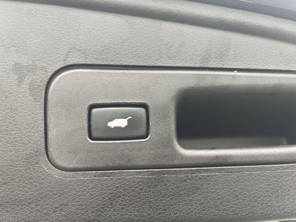 used 2019 Acura MDX car, priced at $17,100