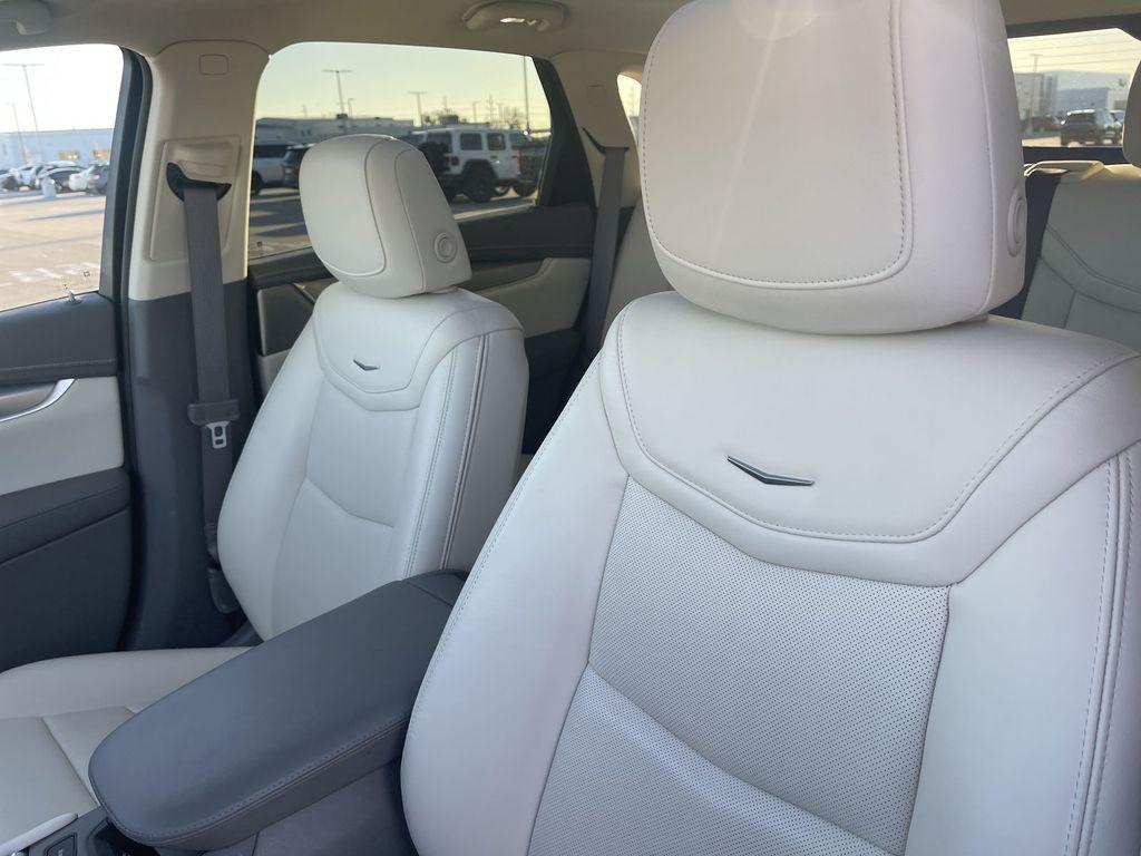 used 2021 Cadillac XT5 car, priced at $32,572