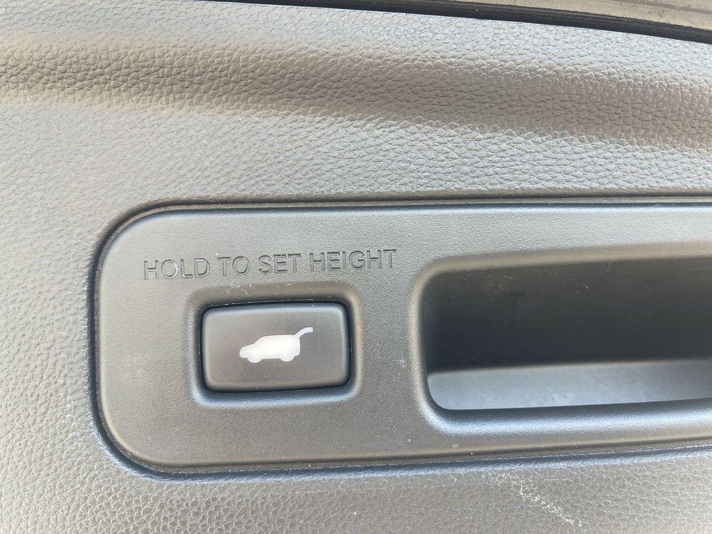 used 2022 Acura MDX car, priced at $41,500