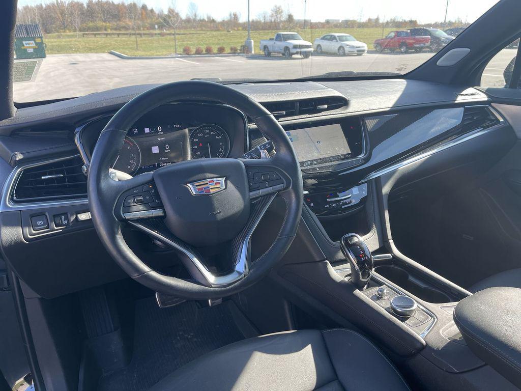 used 2024 Cadillac XT6 car, priced at $47,369