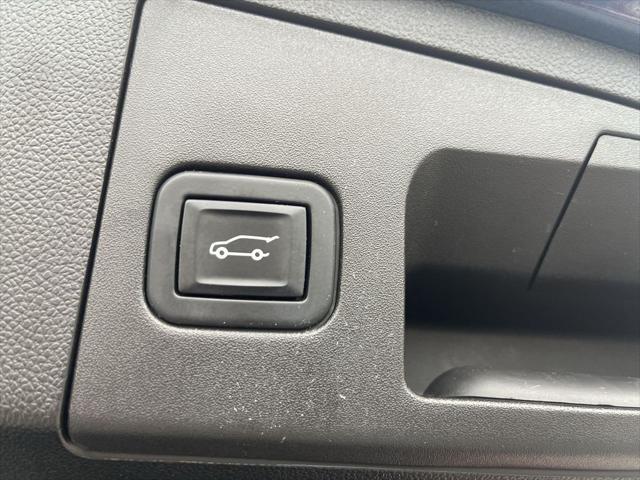 used 2022 Cadillac XT4 car, priced at $27,658