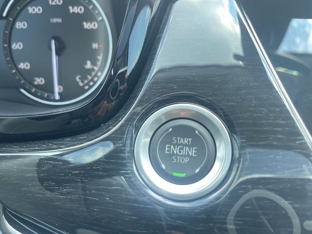 used 2024 Cadillac XT6 car, priced at $50,420