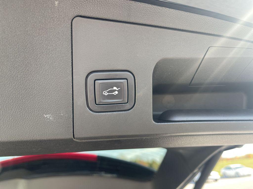 used 2022 Cadillac XT5 car, priced at $32,295