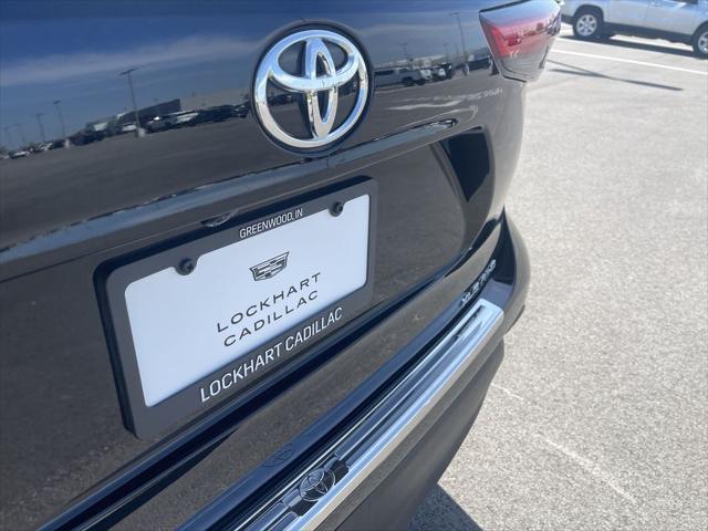 used 2022 Toyota Highlander car, priced at $37,887