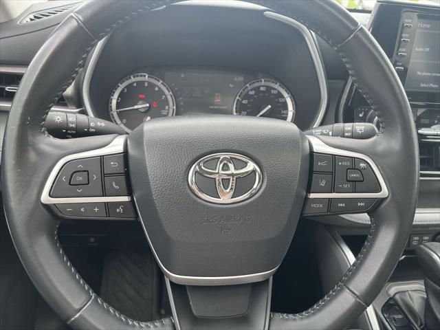 used 2022 Toyota Highlander car, priced at $37,887
