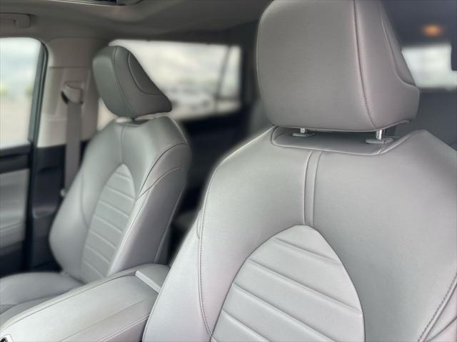 used 2022 Toyota Highlander car, priced at $37,887