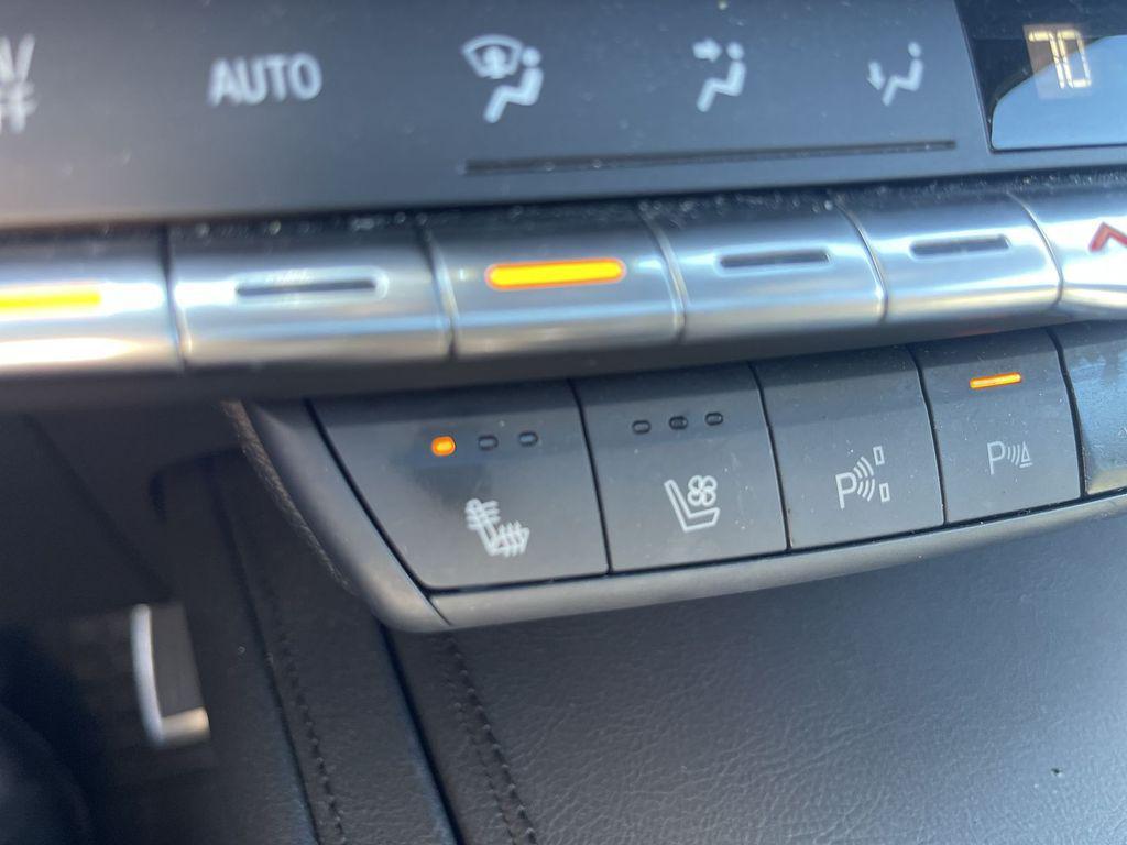 used 2023 Cadillac XT4 car, priced at $29,141