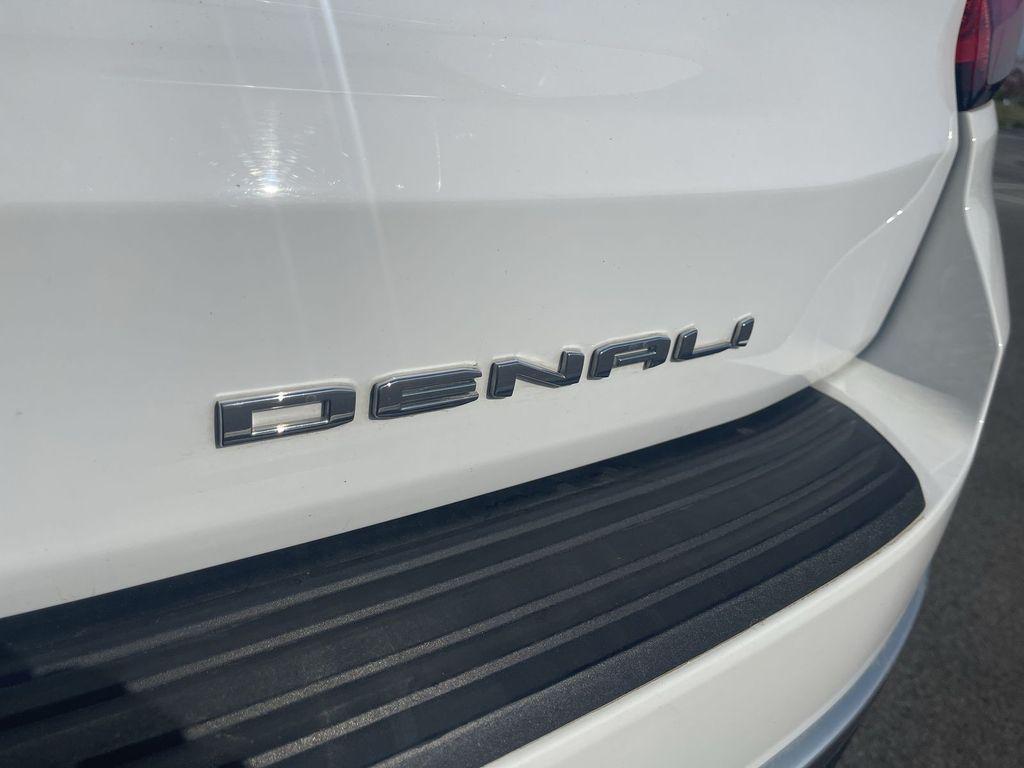 used 2024 GMC Yukon car, priced at $64,026