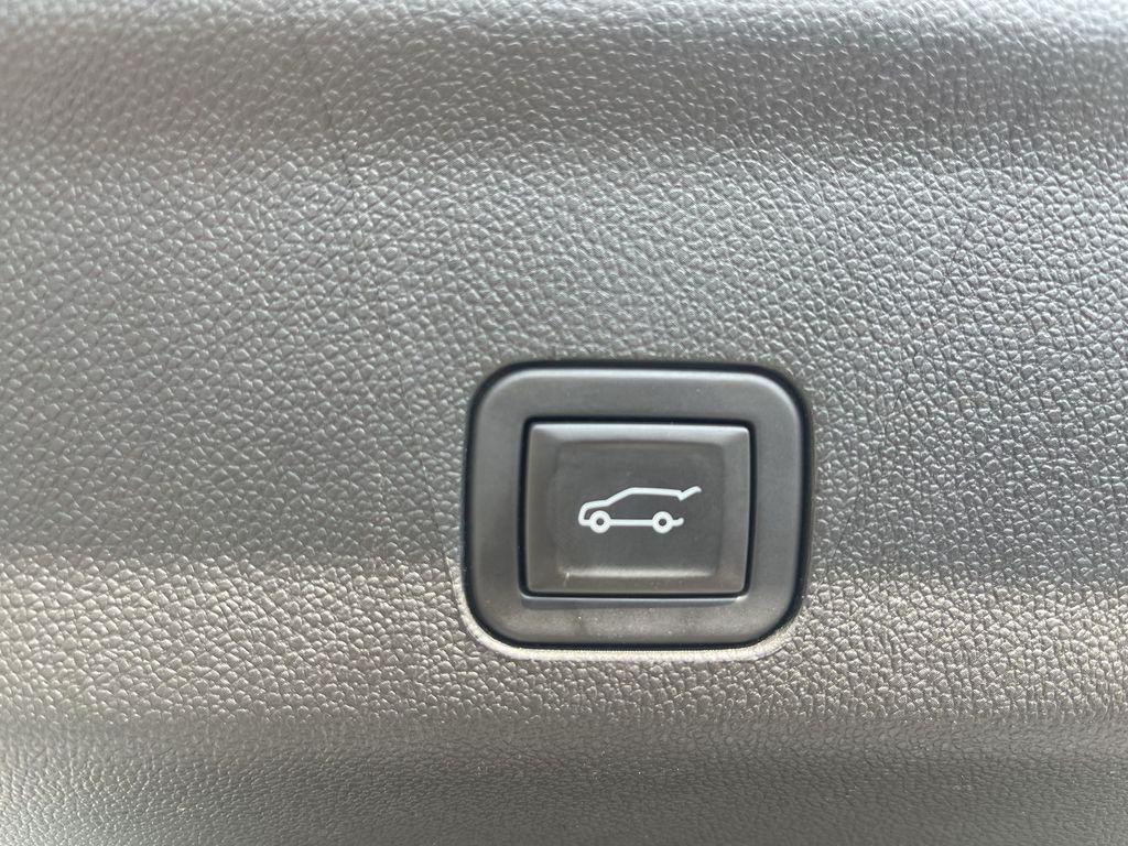 used 2024 GMC Yukon car, priced at $64,026