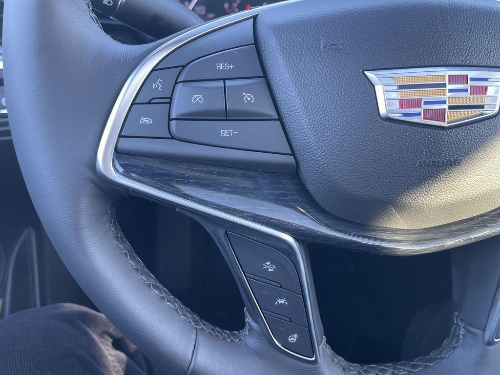 used 2022 Cadillac XT5 car, priced at $31,885